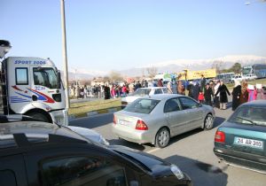 Erzincan Yolunu kapattılar..